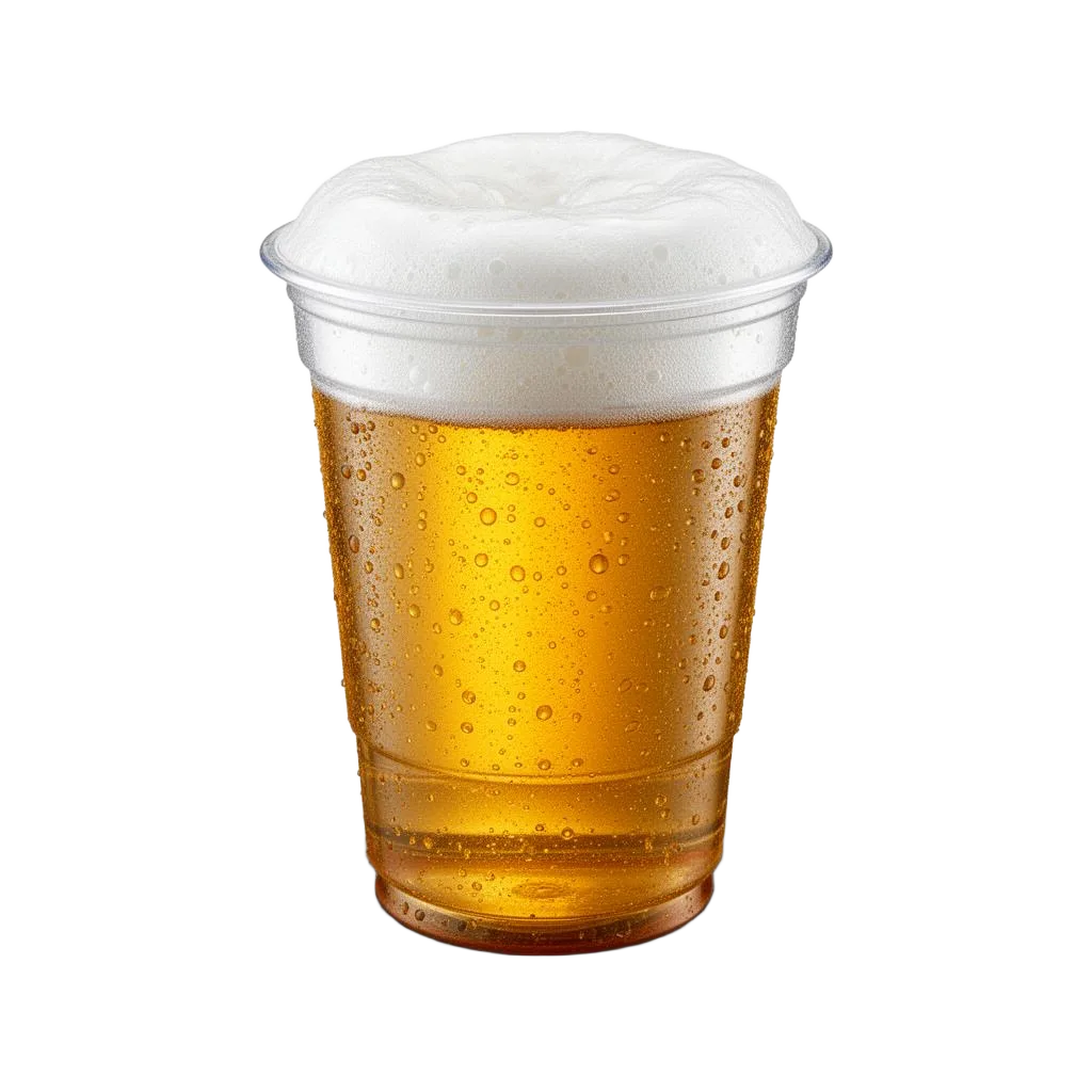 Copo descartável transparente com cerveja gelada