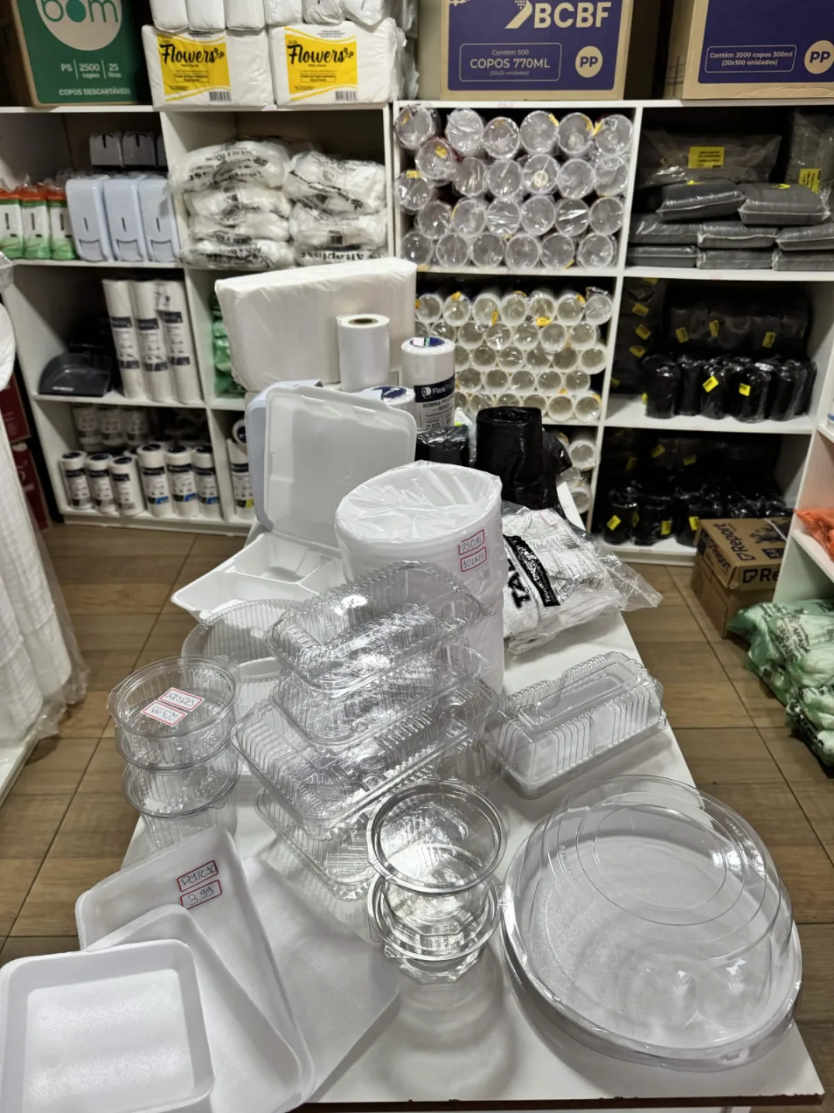 Vitrine de produtos descartáveis